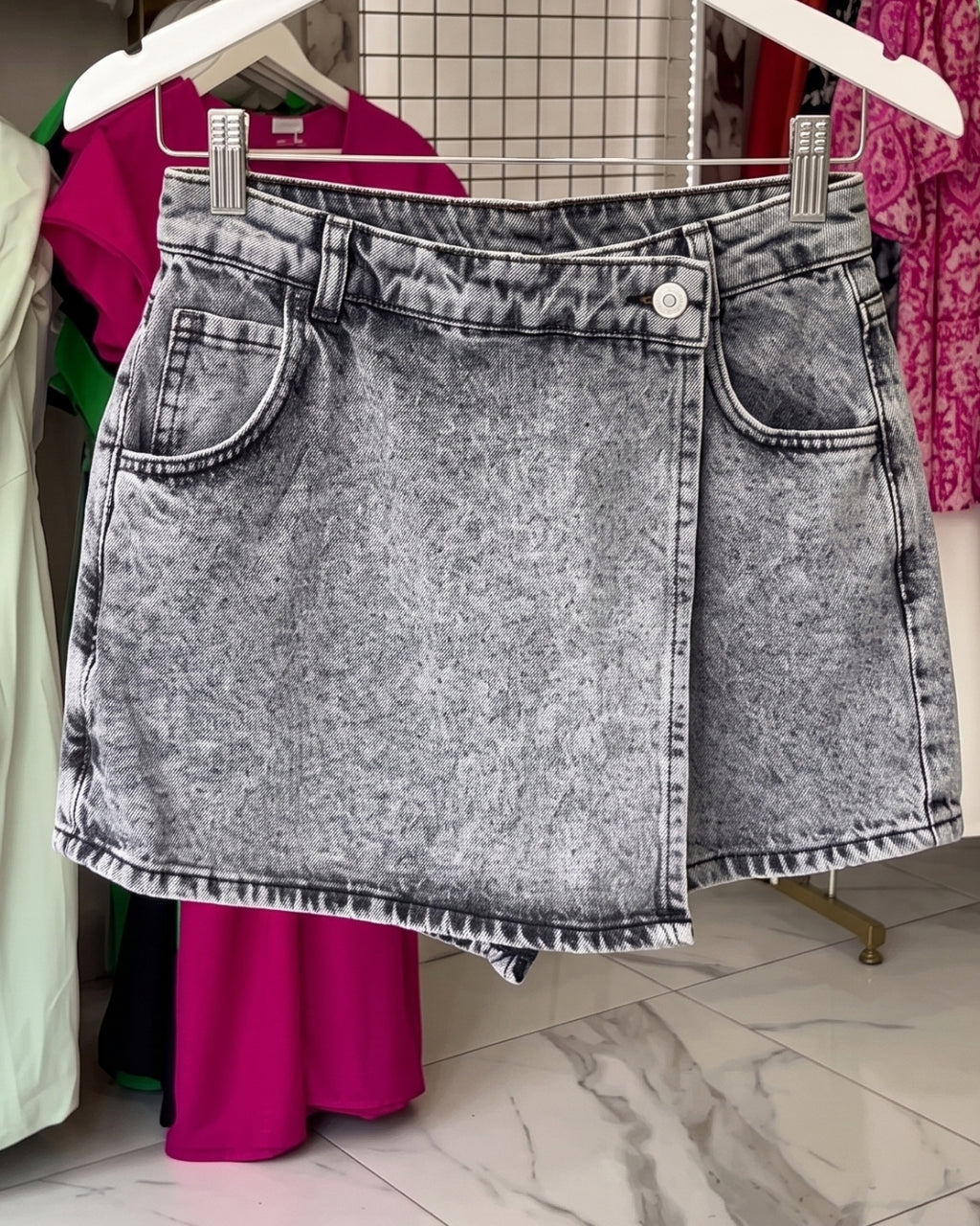 Olina - Elegant White Shirt Shorts Casual Wear Set